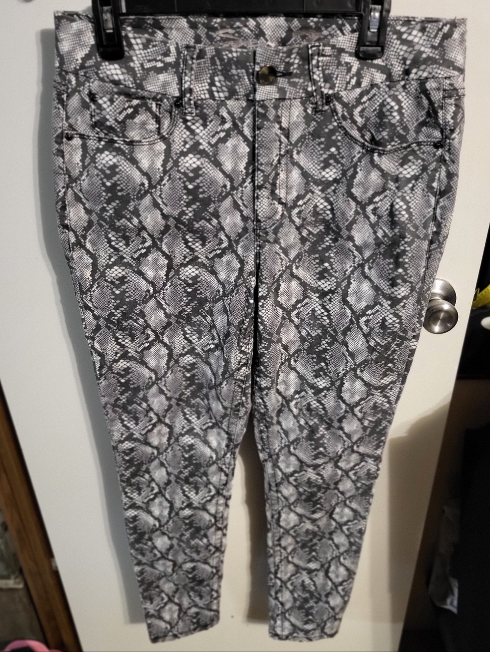 NWOT SEVEN7 SNAKESKIN PRINT SKINNY JEANS SZ 12